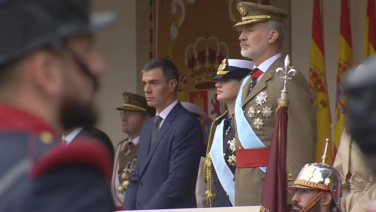 M&aacute;s de cuatro mil militares y 166 veh&iacute;culos recorrer&aacute;n el Paseo del Prado de Madrid para celebrar la Fiesta Nacional que se celebra este 12 de Octubre.