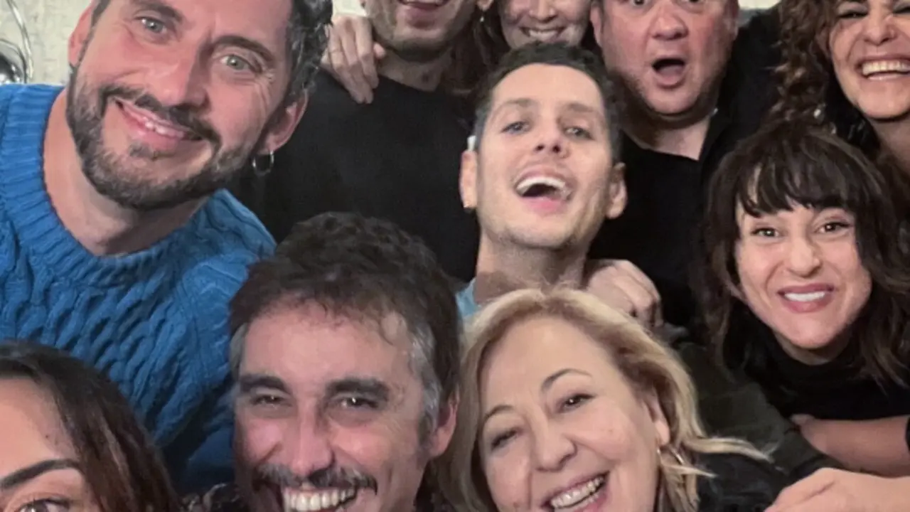 Algunos de los personajes de la serie reunidos en la actualidad. / IG