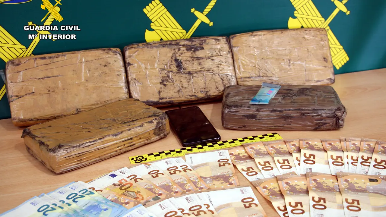 Material incautado por la Guardia Civil. / G.C.