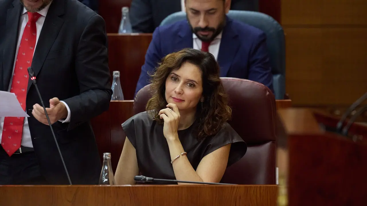 La presidenta de la Comunidad de Madrid, Isabel D&iacute;az-Ayuso, durante un pleno en la Asamblea de Madrid. / Jes&uacute;s Hell&iacute;n
