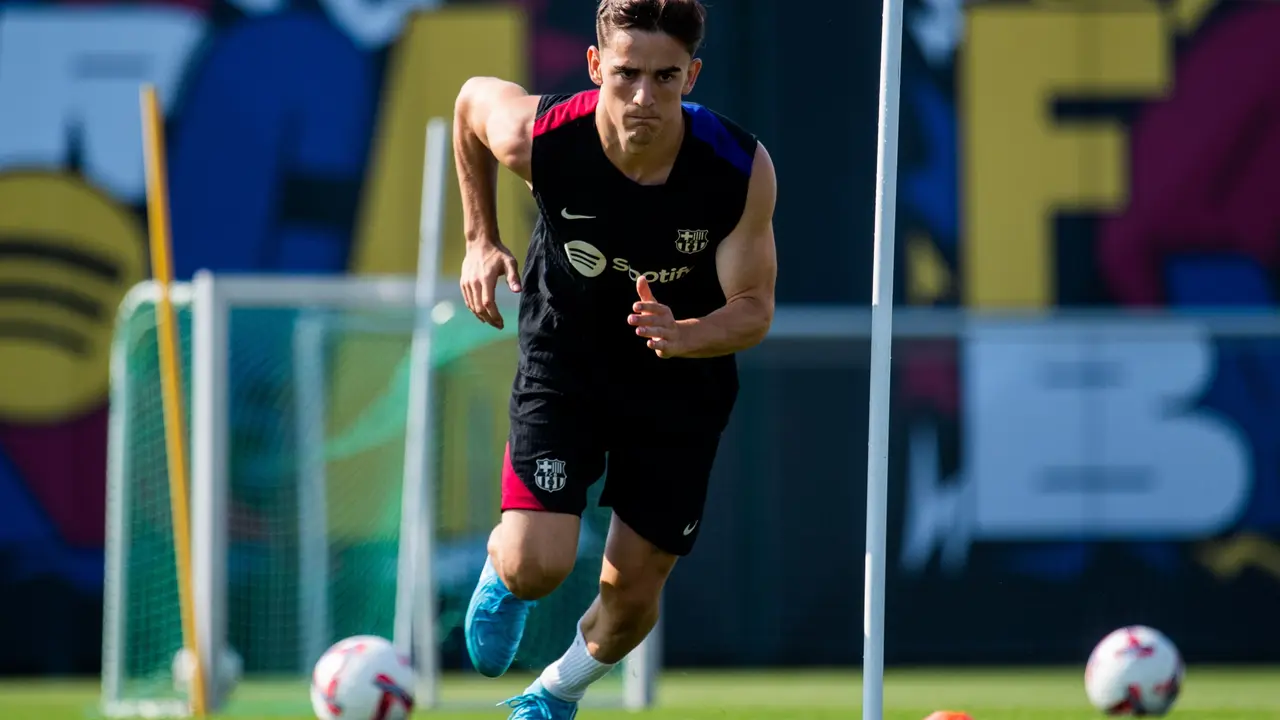 El jugador del FC Barcelona Gavi en un entrenamiento en la temporada 2024/25. / Victor Salgado