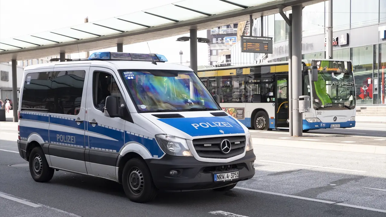 Un coche de la polic&iacute;a alemana en la calle. / EP