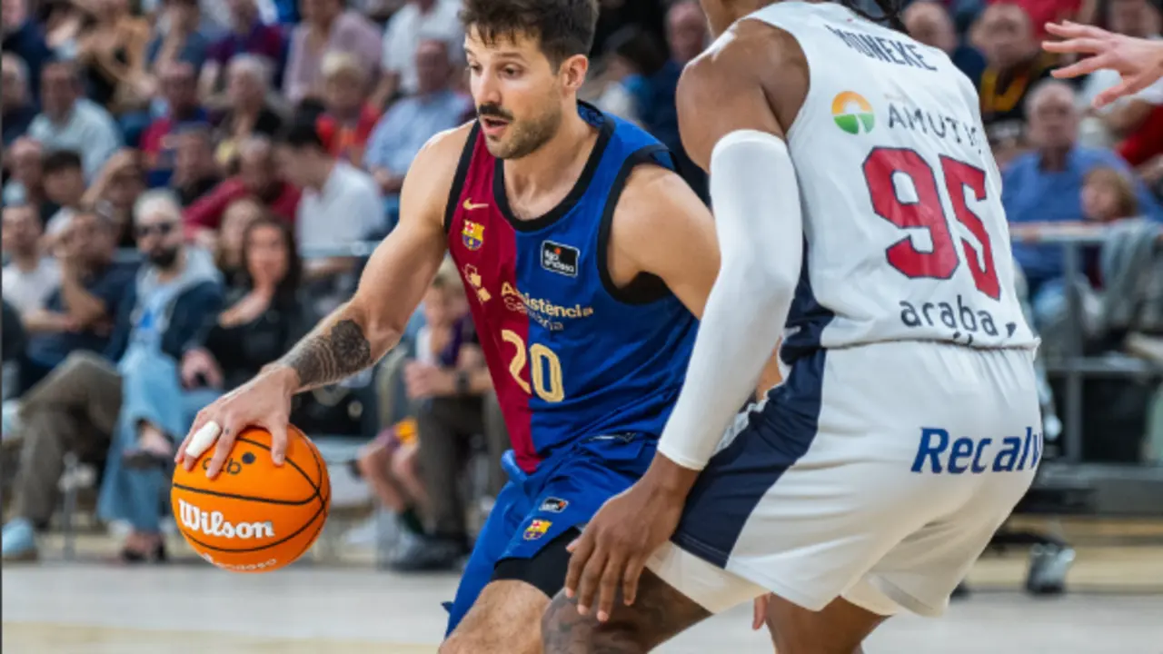 𝐍𝐢𝐜𝐨𝐥𝐚́𝐬 𝐋𝐚𝐩𝐫𝐨𝐯𝐢𝐭𝐭𝐨𝐥𝐚 durante un partido con el Barcelona. / @FCBbasket