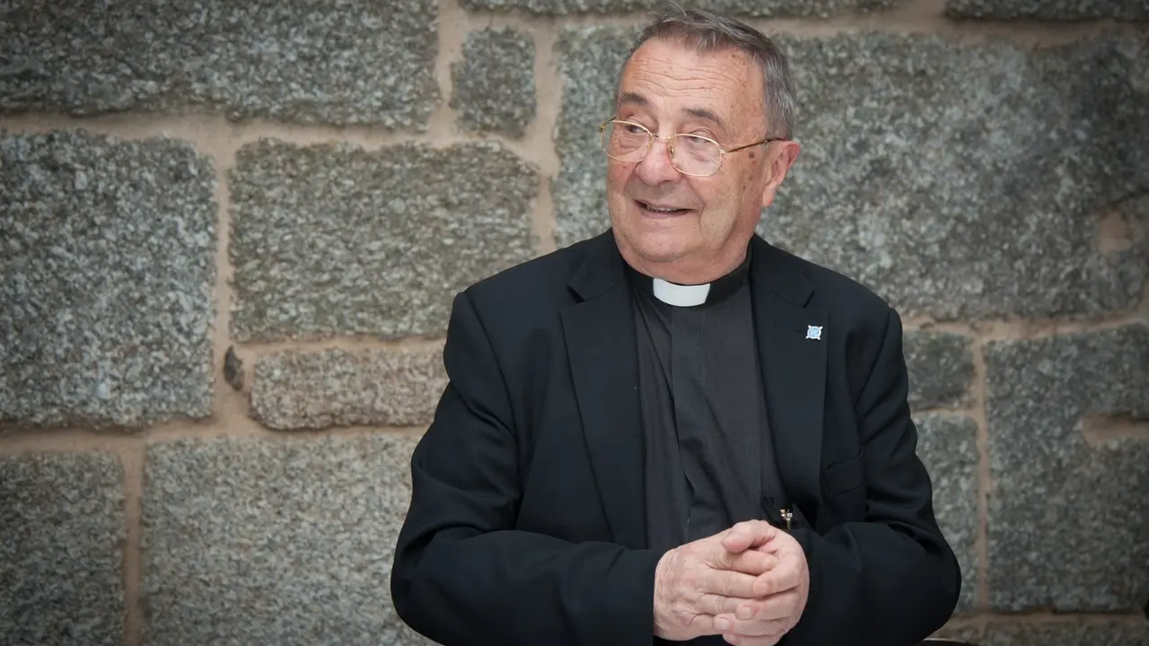 Muere a los 92 a&ntilde;os el sacerdote Benigno Moure, impulsor de la Fundaci&oacute;n San Rosendo. / EP