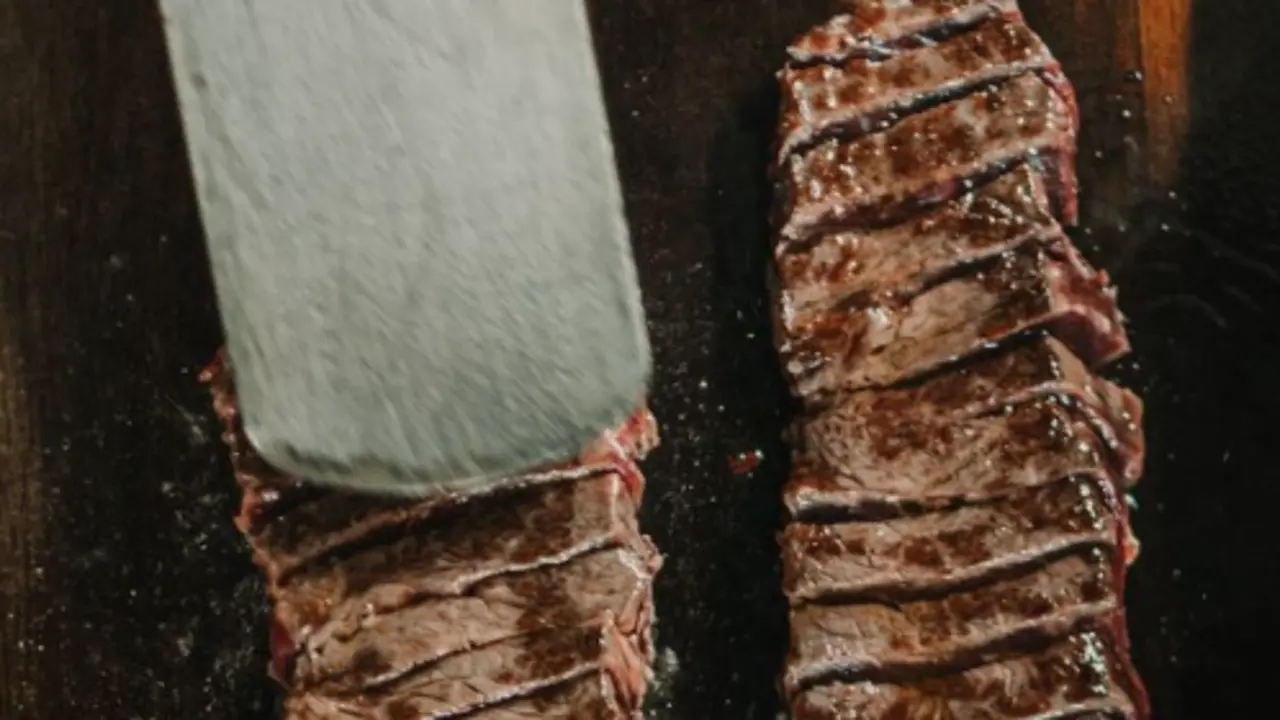 Uno de sus platos estrella, el entrec&ocirc;tte a la mantequilla. / Querida Margarita