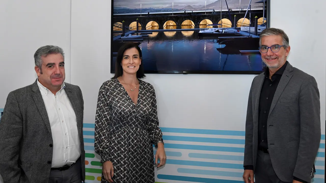 La alcaldesa de Santander, Gema Igual junto con el presidente de la Autoridad Portuaria de Santander (APS), C&eacute;sar D&iacute;az. / Alerta