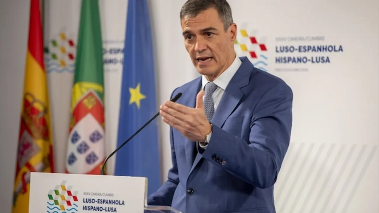 El presidente del Gobierno, Pedro S&aacute;nchez, interviene durante la XXXV Cumbre Hispano-Lusa, en el Palacio Fialho. / EP