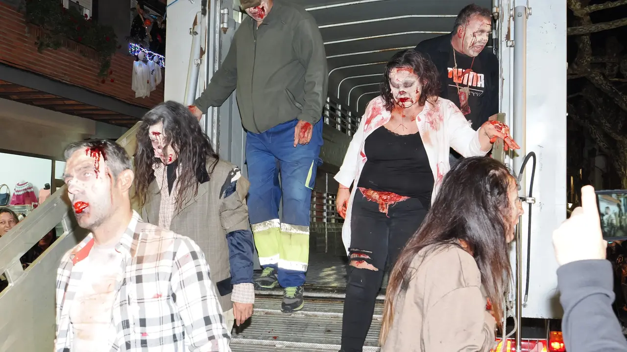 Varios de los participantes del pasaje del terror llamado 'el parque maldito' de Cabez&oacute;n de la Sal. / El Parque Maldito FB