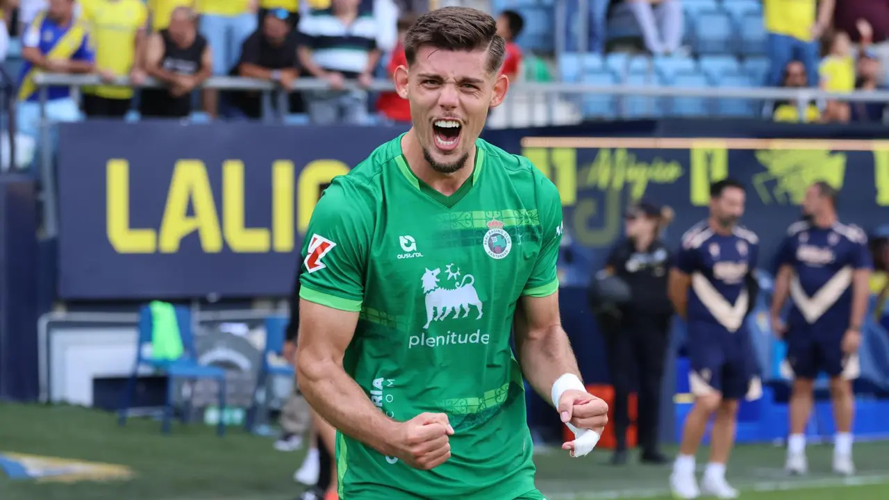 El jugador del Racing, Javi Montero, tras la victoria en C&aacute;diz. / RRC