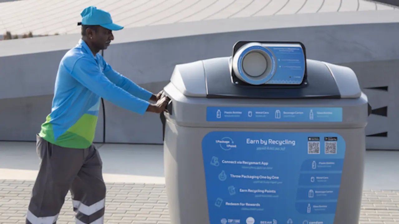 Instalaci&oacute;n de contenedor inteligente con tecnolog&iacute;a espa&ntilde;ola en Sharjah, Emiratos &Aacute;rabes. / C. DEL CORTE