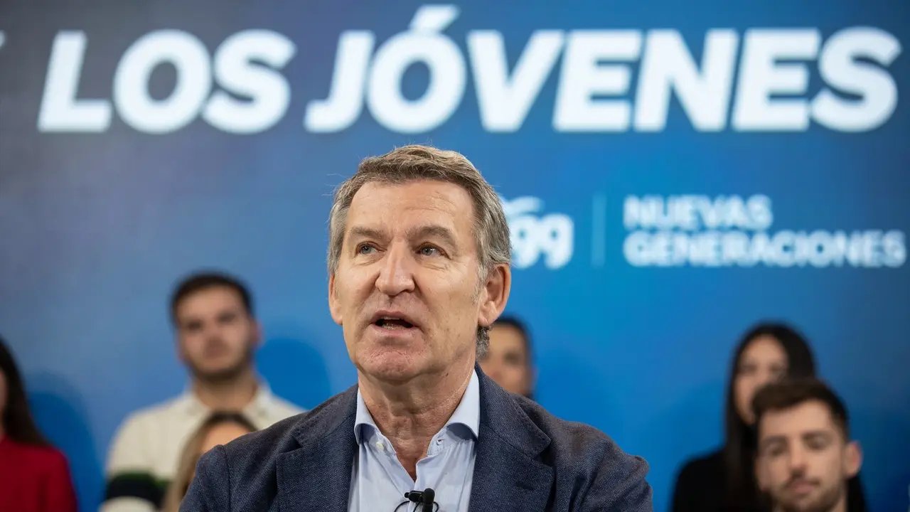 El presidente del Partido Popular, Alberto N&uacute;&ntilde;ez Feij&oacute;o, interviene durante un encuentro con presidentes de Nuevas Generaciones. / Alejandro Mart&iacute;nez V&eacute;lez