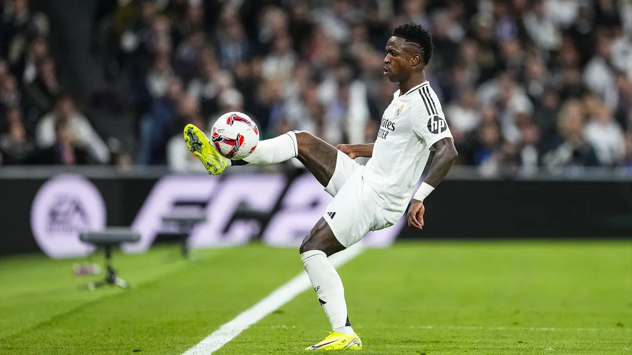 Vinicius durante el Cl&aacute;sico en el Bernab&eacute;u. / EP