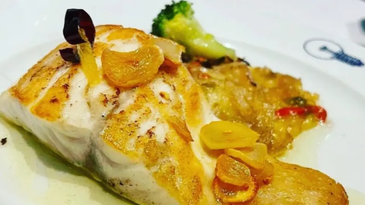 Un plato de lubina, una de las estrellas del restaurante. / La Bombi