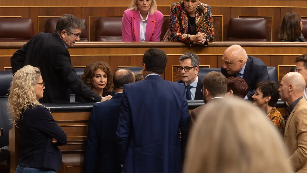 (I-D) El portavoz del PSOE en el Congreso, Patxi L&oacute;pez; La vicepresidenta segunda y ministra de Hacienda, Mar&iacute;a Jes&uacute;s Montero y el ministro de la Presidencia, Relaciones con las Cortes y Justicia, F&eacute;lix Bola&ntilde;os. / Eduardo Parra