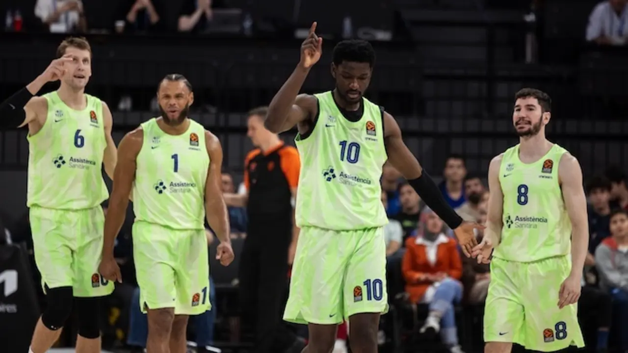 Los jugadores del Bar&ccedil;a celebran la victoria contra el Anadolu Efes Istanbul en la Euroliga, en Estambul (Turqu&iacute;a). / EP