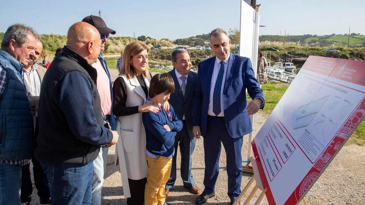 La presidenta de Cantabria, S&aacute;enz de Buruaga, inaugur&oacute; la primera fase de las obras del puerto de La Pozona. / Alerta