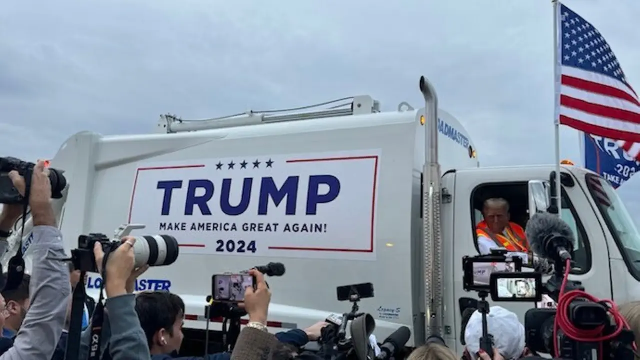 Donald Trump en un cami&oacute;n de basura. / Red x