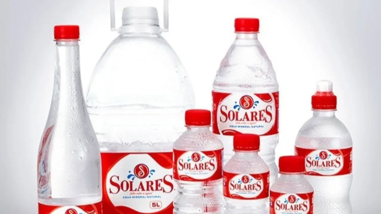 Botellas de Agua de Solares. / Alerta