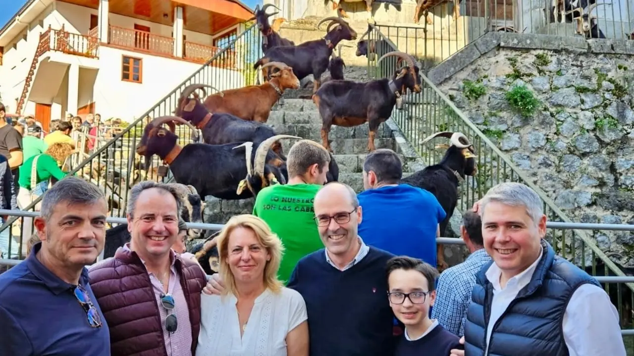 La consejera Susinos en la feria de Arredondo. / Alerta