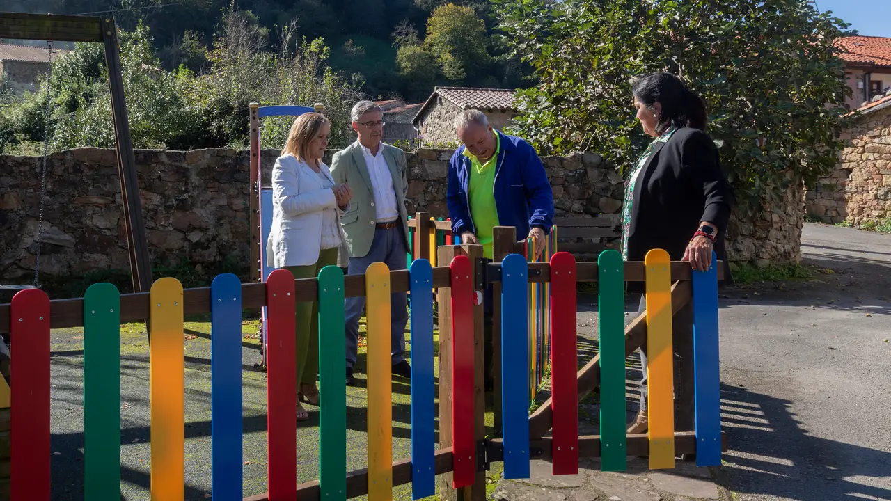 La consejera de Presidencia, Justicia, Seguridad y Simplificaci&oacute;n Administrativa, Isabel Urrutia, realiza una visita institucional al municipio. / Alerta