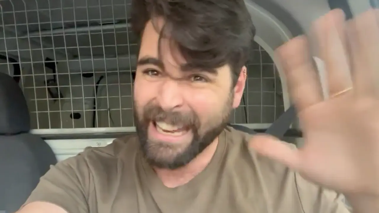 Captura de pantalla de La explicaci&oacute;n de Rub&eacute;n Gisbert tras la filtraci&oacute;n del v&iacute;deo manch&aacute;ndose antes de entrar en directo: