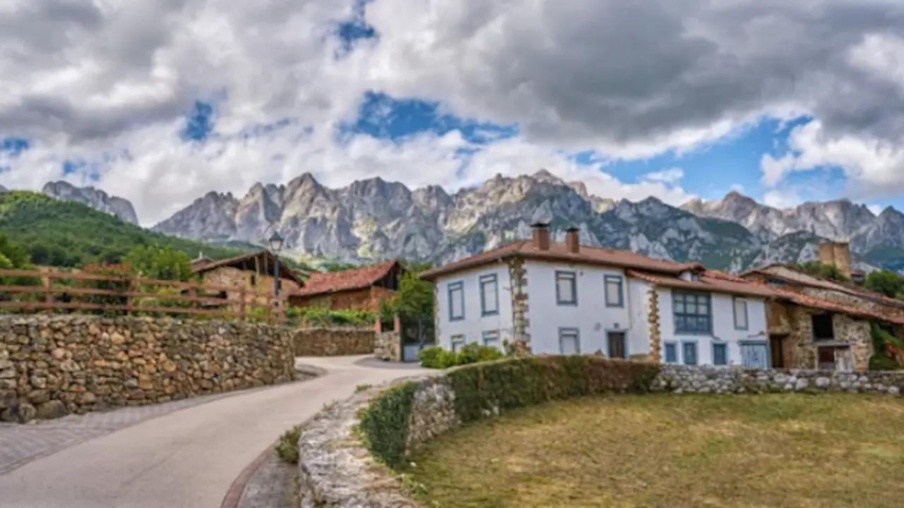 Mogrovejo, el pueblo donde se grab&oacute; Heidi. / A.S.P