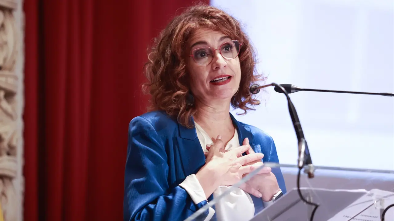 La vicepresidenta primera del Gobierno y ministra de Hacienda, Mar&iacute;a Jes&uacute;s Montero, durante una intervenci&oacute;n. / Roc&iacute;o Ruz
