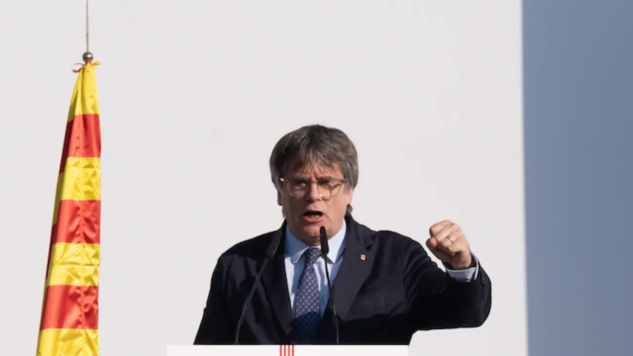 El expresidente de la Generalitat de Catalunya Carles Puigdemont interviene durante un acto. / David Zorrakino