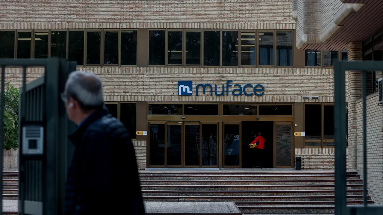 Fachada de un edificio de Muface en Madrid. / Ricardo Rubio