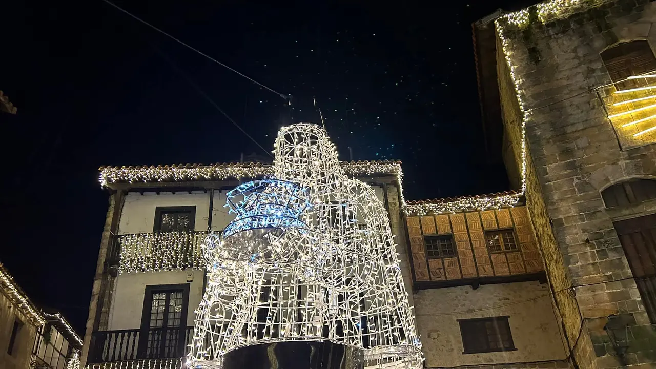 Iluminaci&oacute;n navide&ntilde;a en Santillana del Mar. / A.E.