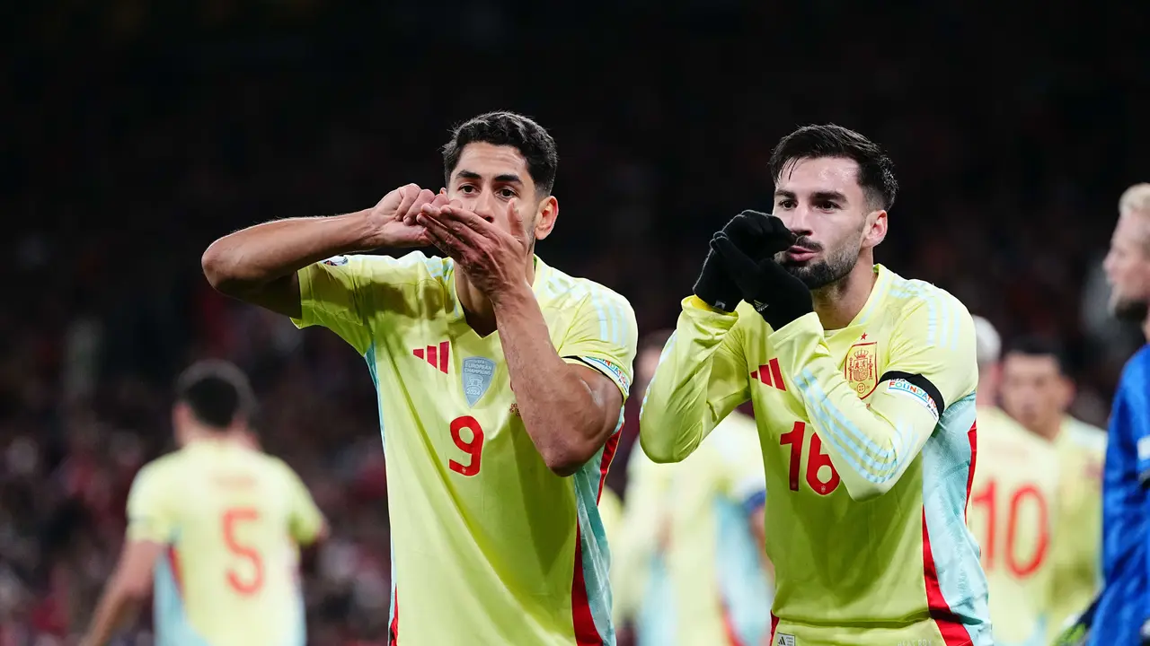 Ayoze celebra su gol junto a Alex Baena. / Ulrik Pedersen