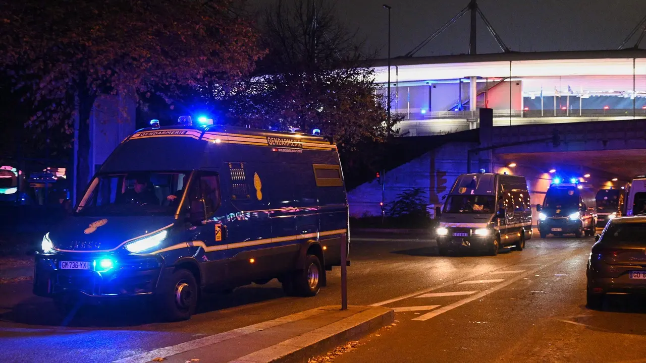Varios furgones de la polic&iacute;a en Par&iacute;s. / EP