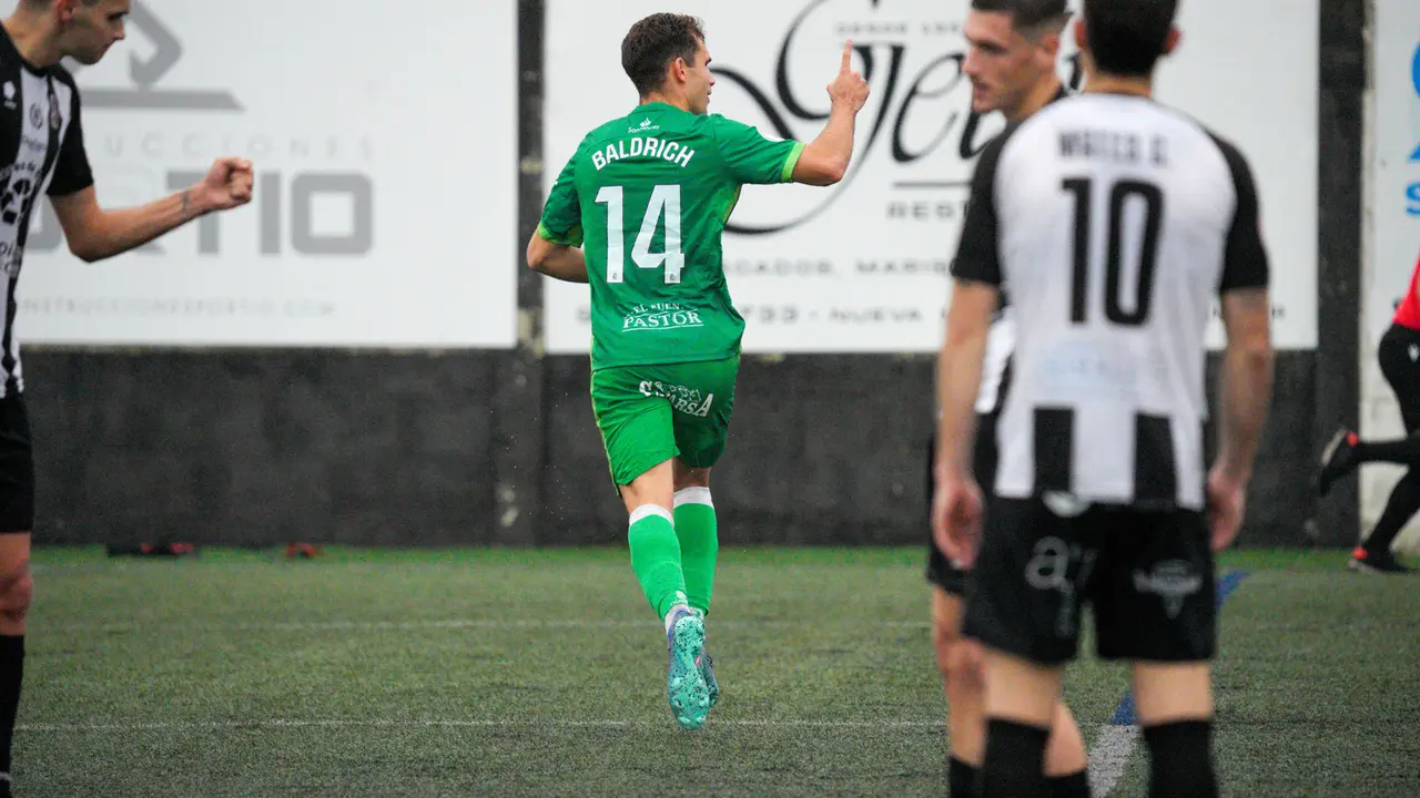 Baldrich celebra uno de los goles del partido. / RRC