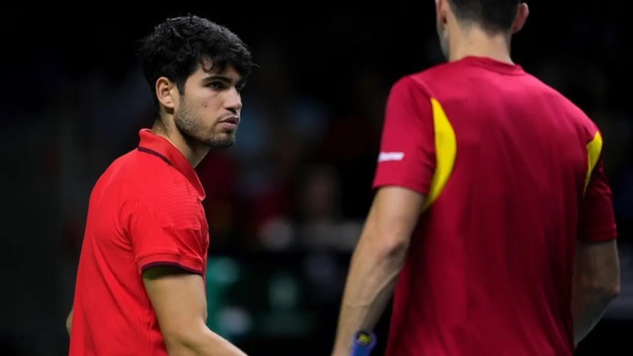 Carlos Alcaraz y Marcel Granollers de Espa&ntilde;a juegan dobles contra Wesley Koolhof y Botic Van de Zandschulp de Holanda durante el partido de tenis de la Copa Davis 2024 jugado entre Espa&ntilde;a y Holanda en el Pabell&oacute;n Mart&iacute;n Carpena el 19 de noviembre de 2024, en M&aacute;laga, Espa&ntilde;a.
Fecha: 20/11/2024.

Firma: AFP7 / Europa Press