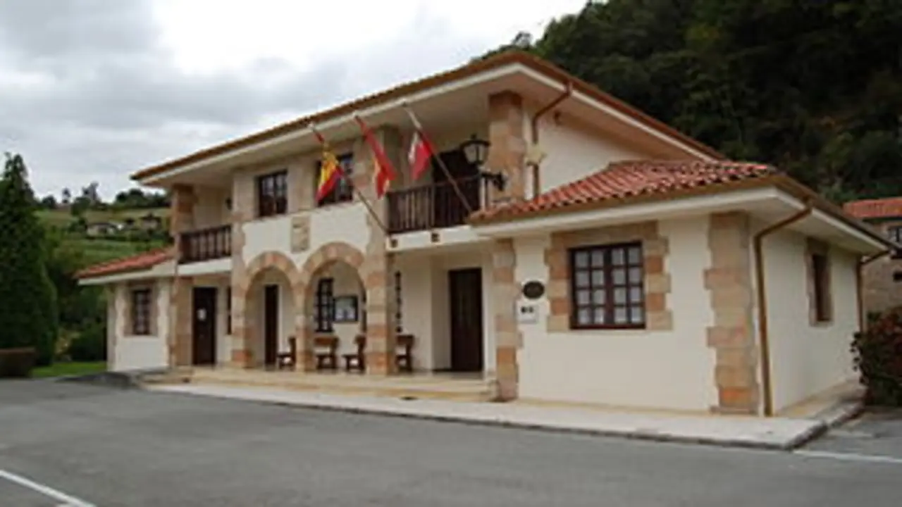 Vista del Ayuntamiento de Herrer&iacute;as. / Alerta
