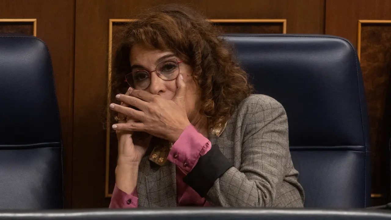 La vicepresidenta primera y ministra de Hacienda, Mar&iacute;a Jes&uacute;s Montero. / Eduardo Parra