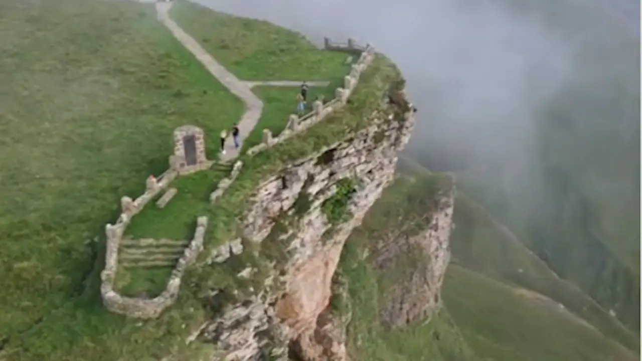 Imagen a&eacute;rea del mirador Covalruyo , ubicado en SanRoque de R&iacute;o Miera. / RRSS