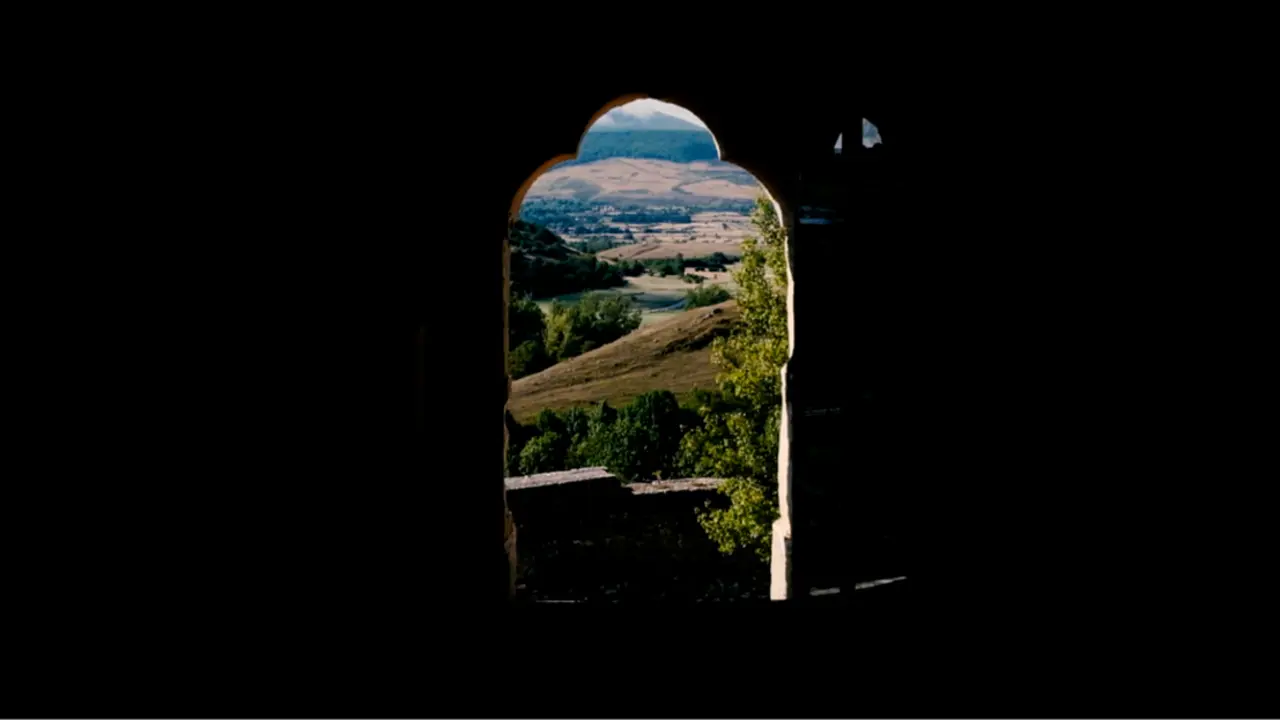 Im&aacute;genes del documental "Castillo de Arg&uuml;eso: Cultura, tradici&oacute;n y modernidad", que explora la historia y el simbolismo de esta fortaleza medieval en el coraz&oacute;n de Cantabria. Objetivo Family Films&reg;