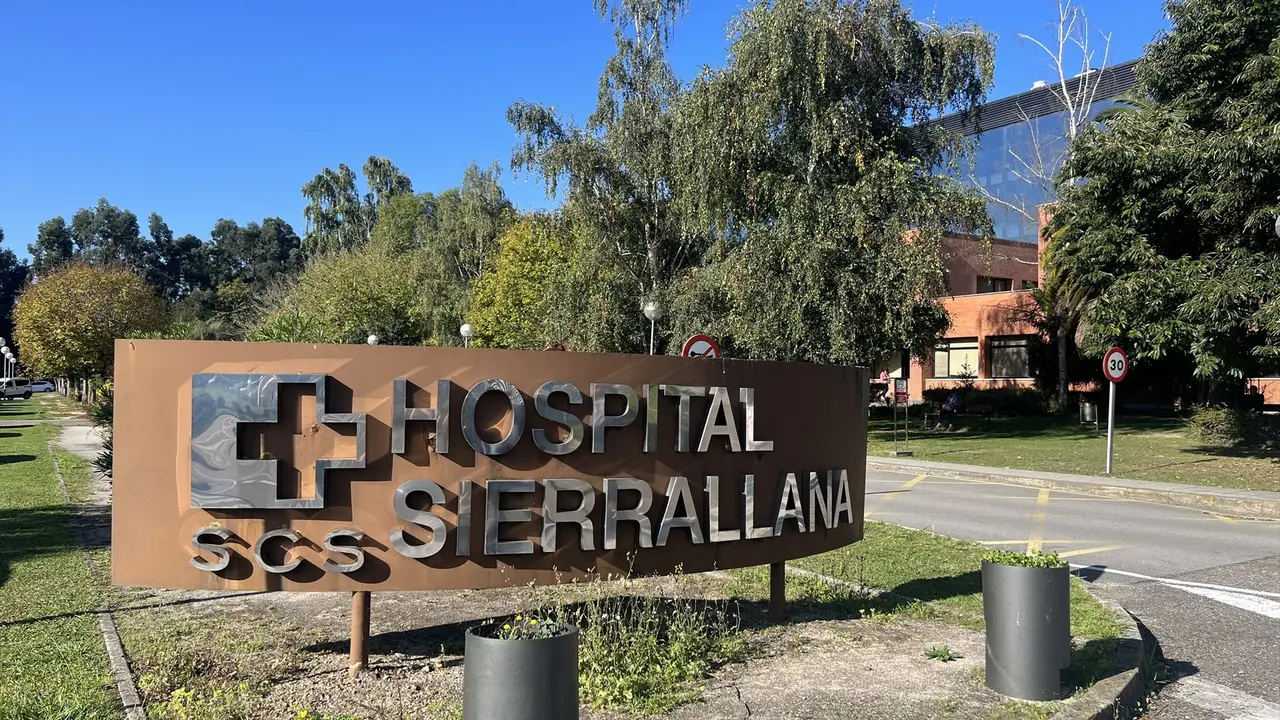 La entrada del hospital Sierrallana. / Alerta