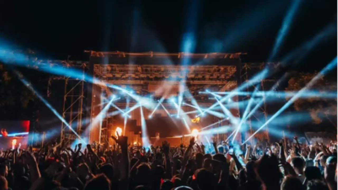 Mucha gente disfrutando de la m&uacute;sica en un festival. / A.S.