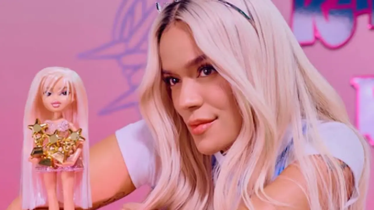 La cantante, Karol G con su nueva versi&oacute;n Bratz. / IG