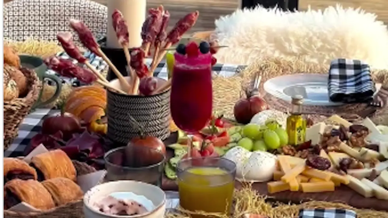Brunch del que puedes disfrutar en Fusta y Cebada.  RRSS