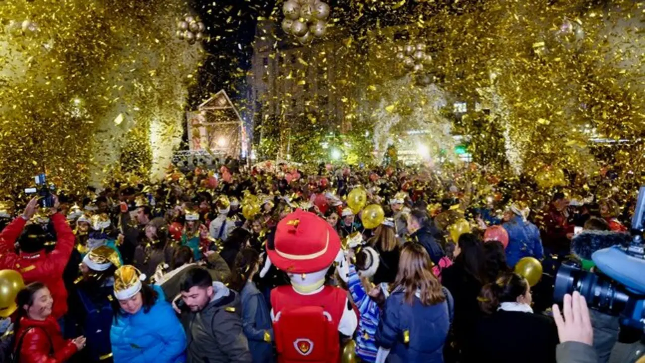 Acto de encendido de luces navide&ntilde;as en Santander. / Alerta