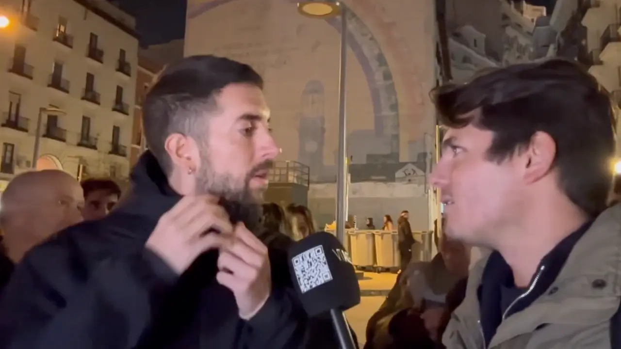 Vito Quiles durante la entrevista breve a Broncano.