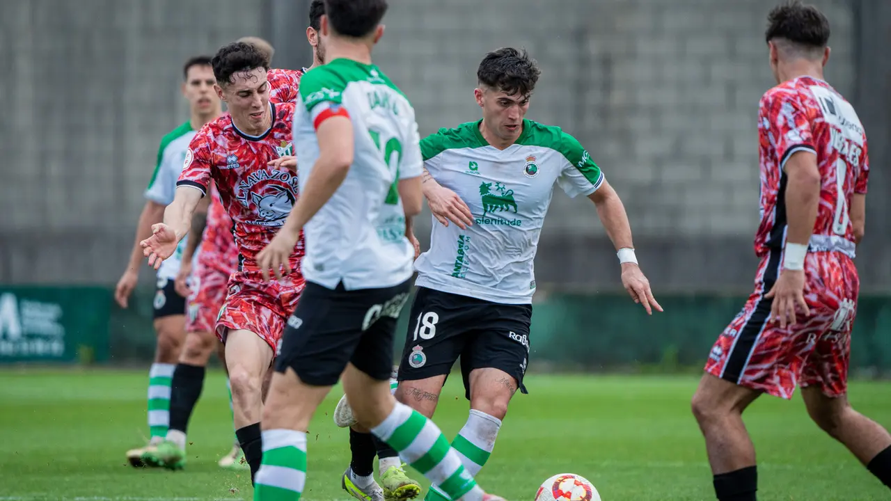 Partido entre Guijuelo y Rayo Cantabria. / RacingCantera
