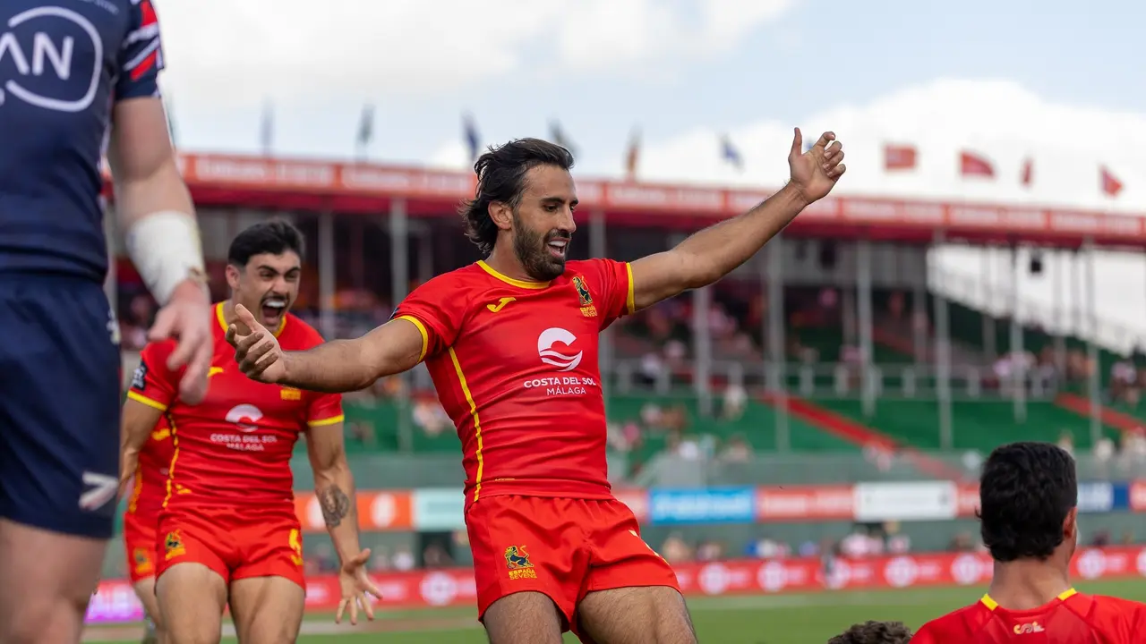 La selecci&oacute;n espa&ntilde;ola masculina de rugby seven en las Series Mundiales de Dub&aacute;i. / Zach Franzen