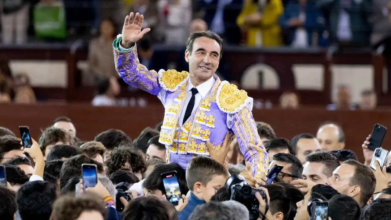 Enrique Ponce durante su despedida a los ruedos en la plaza de toros de Las Ventas a 28 de Septiembre de 2024 en Madrid. EP