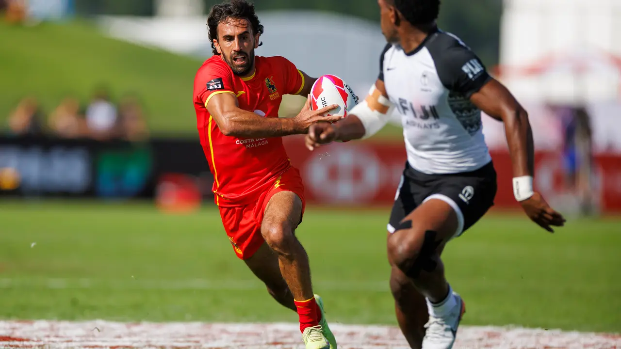 DUBAI, UAE - NOVEMBER 30: CAPTION in a men's Pool C match between Fiji and Spain during the 2024 Emirates Dubai 7s at The Sevens Stadium on Saturday, Nov 30, 2024 in Dubai, United Arab Emirates. (Photo by Zach Franzen / World Rugby)
