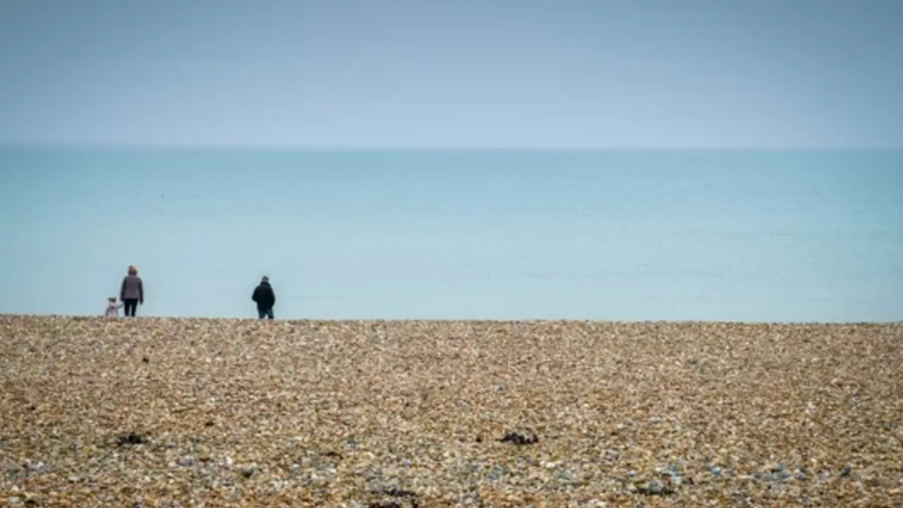 Un ni&ntilde;o de 9 a&ntilde;os realiz&oacute; un sorprendente descubrimiento en la playa de Shoreham, en Sussex, Inglaterra, destacando la riqueza hist&oacute;rica del lugar.