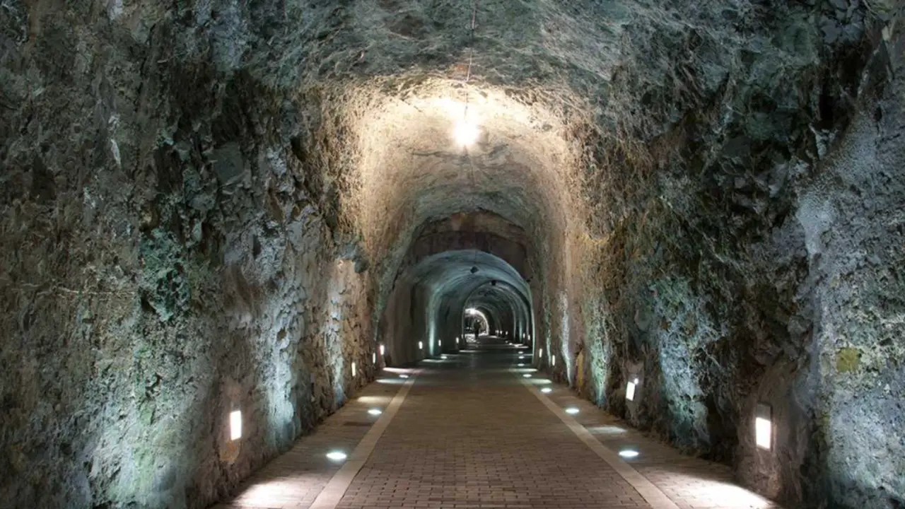 El final del t&uacute;nel sorprende a sus visitantes. / T.L.